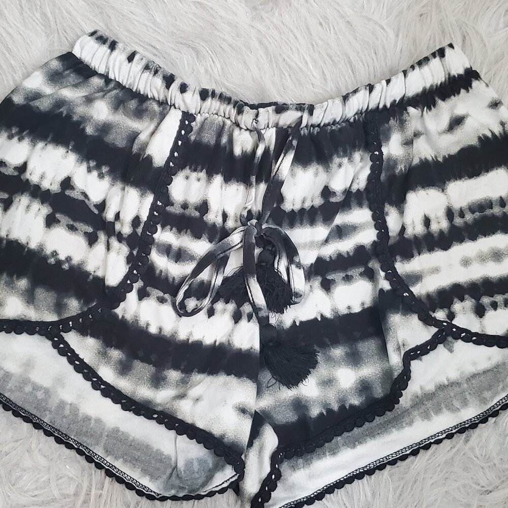 No Boundaries Junior's Medium Super Soft Shorts